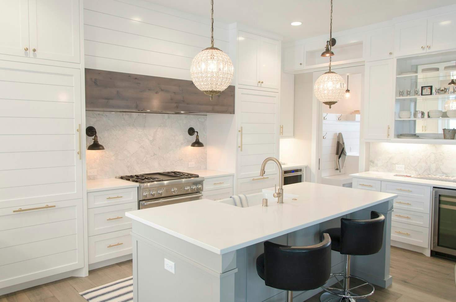 The Benefits of Cabinet Refacing Versus Full Replacement